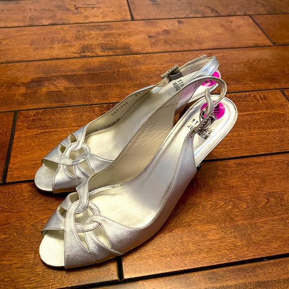 STUART WEITZMAN Silver Heals (NEW) - Picture 2 of 4